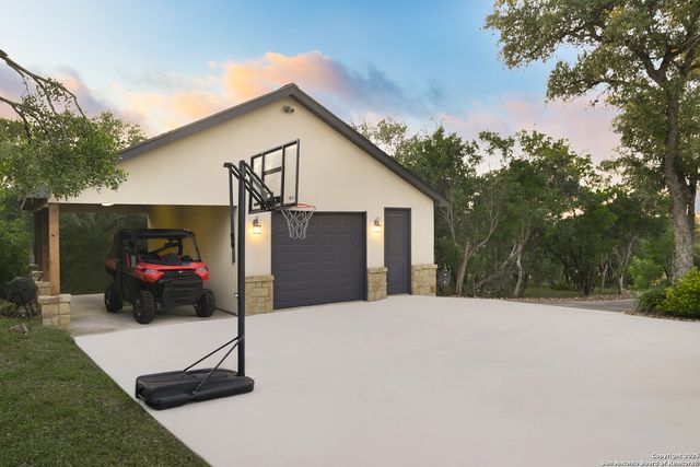 1362 Private Road 3702, San Antonio, TX 78253