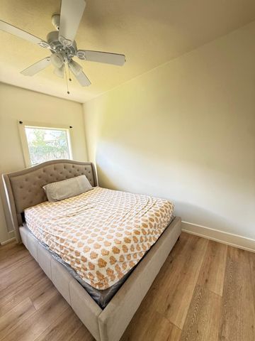 201 Drennan Street B, Houston, TX 77003
