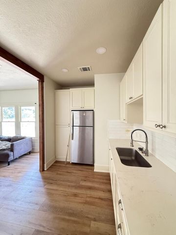201 Drennan Street B, Houston, TX 77003