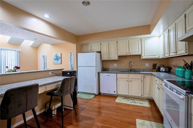 47 Running Brook Lane, Greece, NY 14626