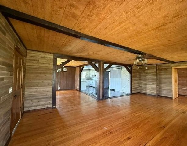 545 Carthage Rd, Red Boiling Springs, TN 37150