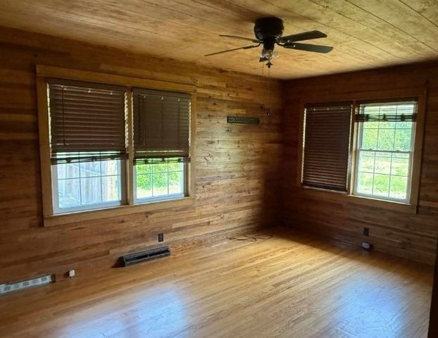 545 Carthage Rd, Red Boiling Springs, TN 37150