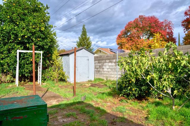 1953 Debonaire Dr, Modesto, CA 95350