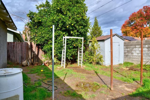 1953 Debonaire Dr, Modesto, CA 95350