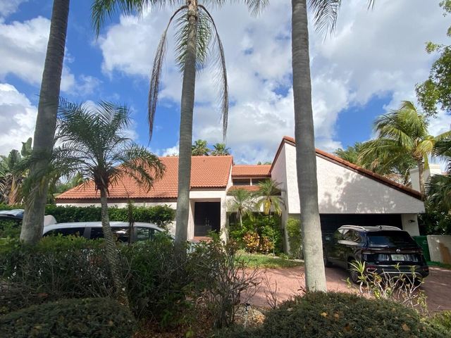 5040 NW 88th Lane, Coral Springs, FL 33067