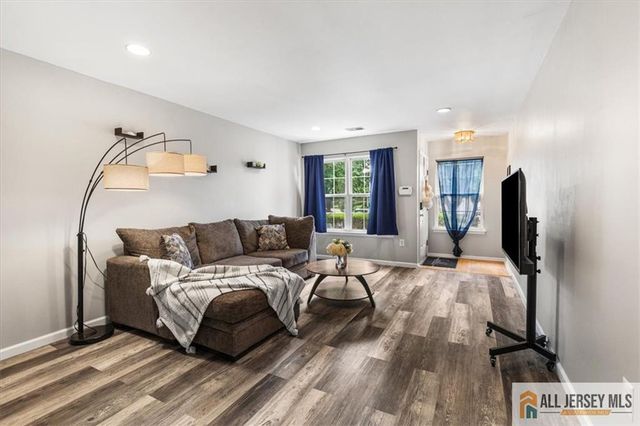 10 Pennsbury Way, East Brunswick, NJ 08816