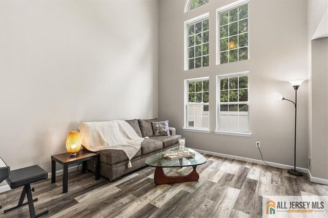 10 Pennsbury Way, East Brunswick, NJ 08816