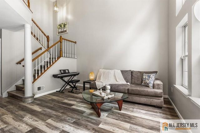 10 Pennsbury Way, East Brunswick, NJ 08816
