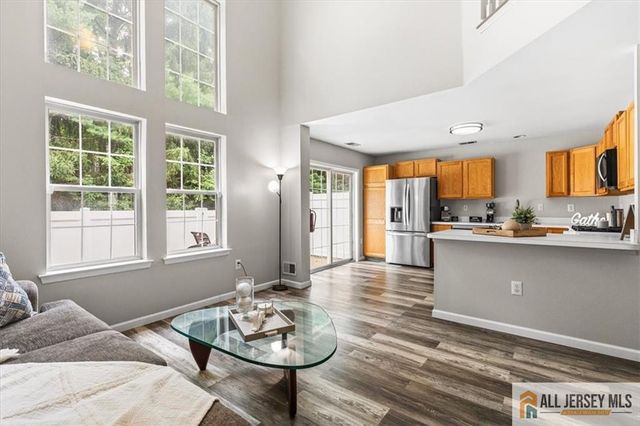 10 Pennsbury Way, East Brunswick, NJ 08816