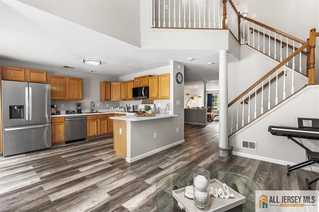 10 Pennsbury Way, East Brunswick, NJ 08816