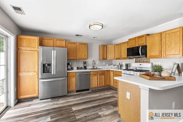10 Pennsbury Way, East Brunswick, NJ 08816