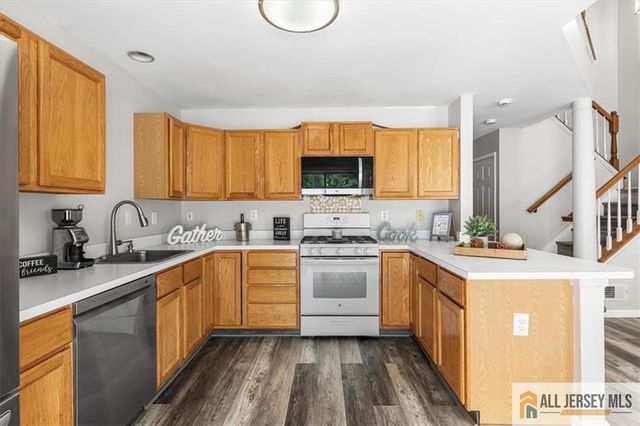 10 Pennsbury Way, East Brunswick, NJ 08816