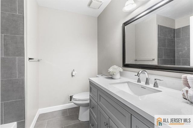 10 Pennsbury Way, East Brunswick, NJ 08816