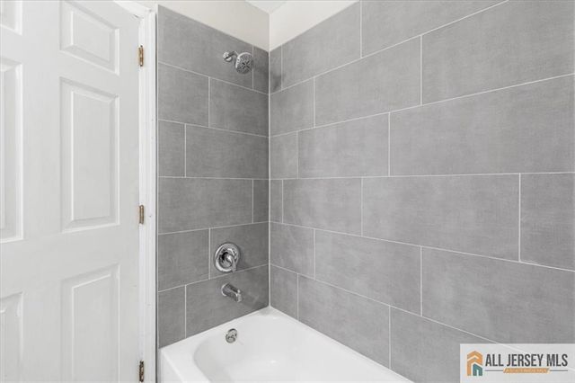 10 Pennsbury Way, East Brunswick, NJ 08816