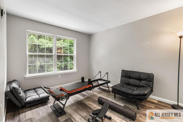 10 Pennsbury Way, East Brunswick, NJ 08816