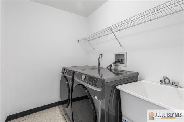 10 Pennsbury Way, East Brunswick, NJ 08816