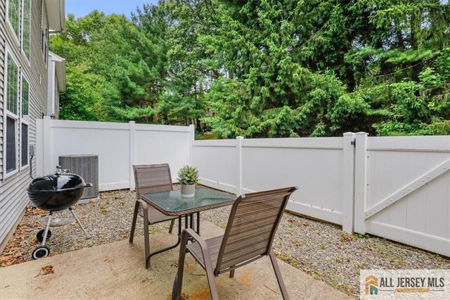 10 Pennsbury Way, East Brunswick, NJ 08816