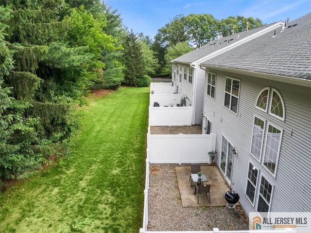 10 Pennsbury Way, East Brunswick, NJ 08816
