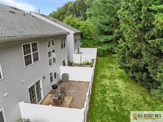 10 Pennsbury Way, East Brunswick, NJ 08816