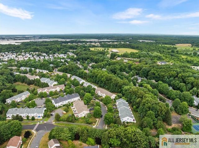 10 Pennsbury Way, East Brunswick, NJ 08816