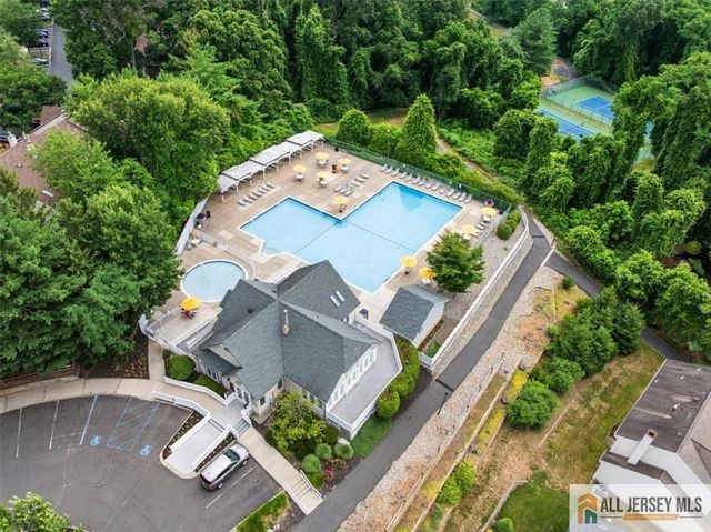10 Pennsbury Way, East Brunswick, NJ 08816