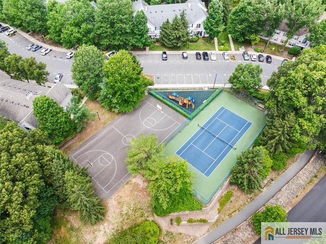 10 Pennsbury Way, East Brunswick, NJ 08816