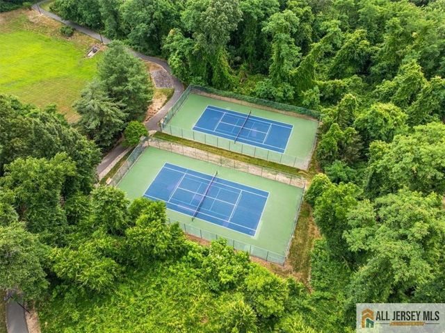 10 Pennsbury Way, East Brunswick, NJ 08816
