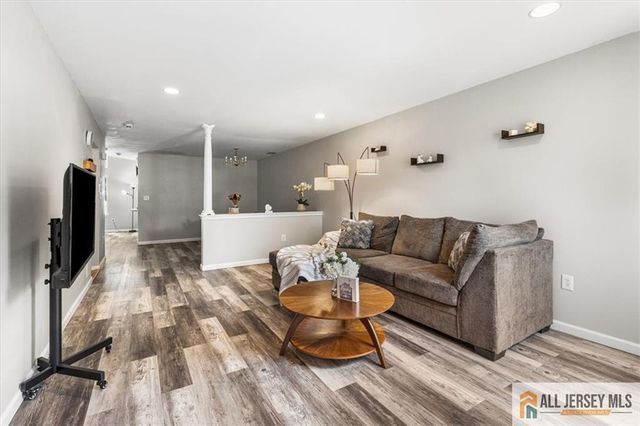 10 Pennsbury Way, East Brunswick, NJ 08816