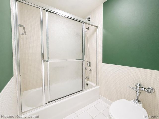 1300 E Lafayette Street 802, Detroit, MI 48207
