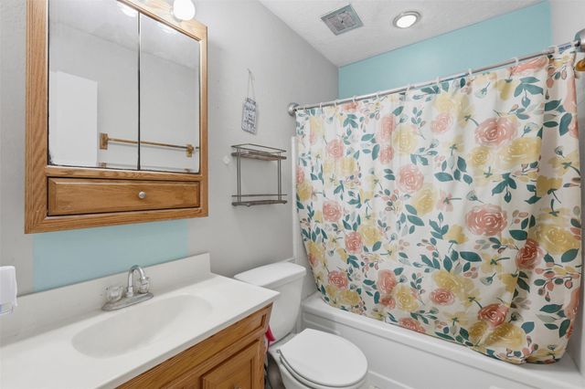 16910 David Glen Drive, Friendswood, TX 77546