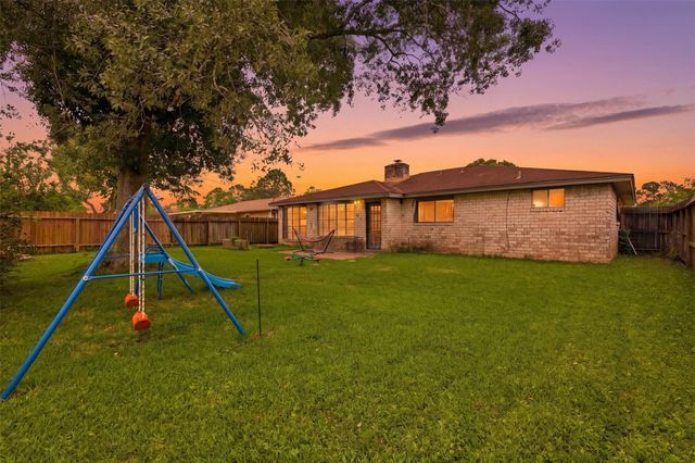 16910 David Glen Drive, Friendswood, TX 77546