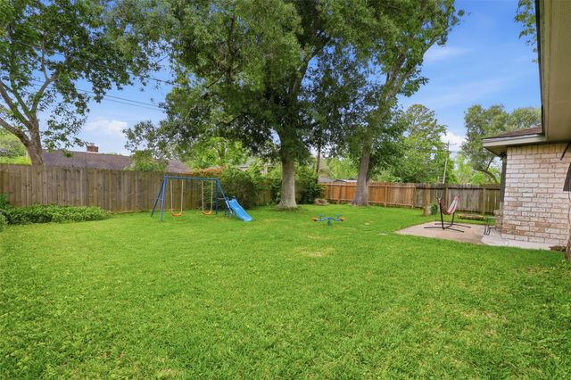 16910 David Glen Drive, Friendswood, TX 77546