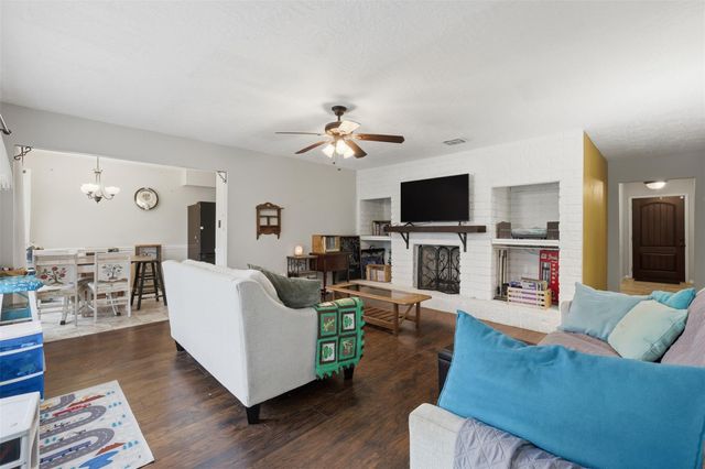16910 David Glen Drive, Friendswood, TX 77546