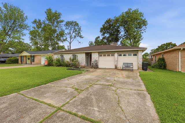16910 David Glen Drive, Friendswood, TX 77546