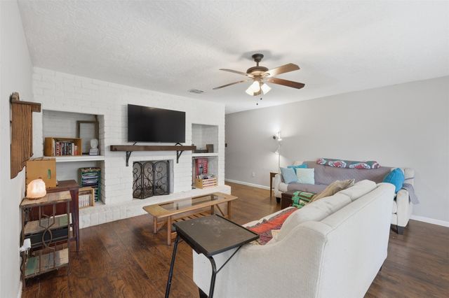 16910 David Glen Drive, Friendswood, TX 77546