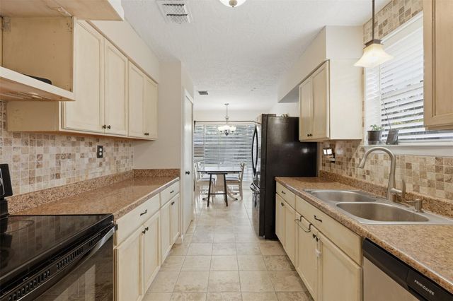 16910 David Glen Drive, Friendswood, TX 77546