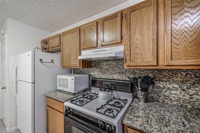 1320 Avenue L, Galveston, TX 77550