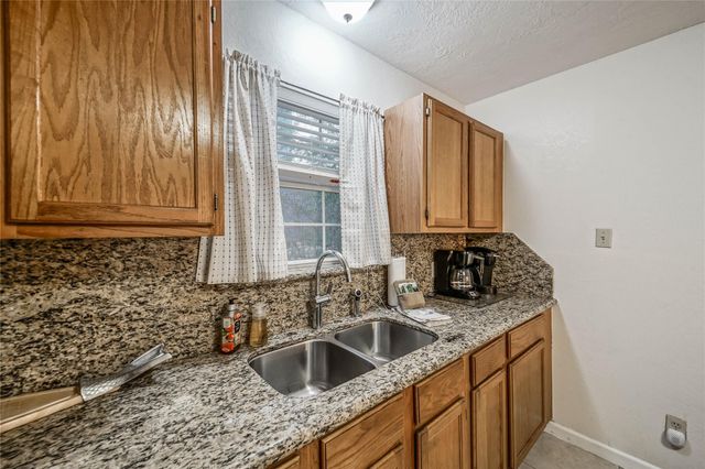 1320 Avenue L, Galveston, TX 77550