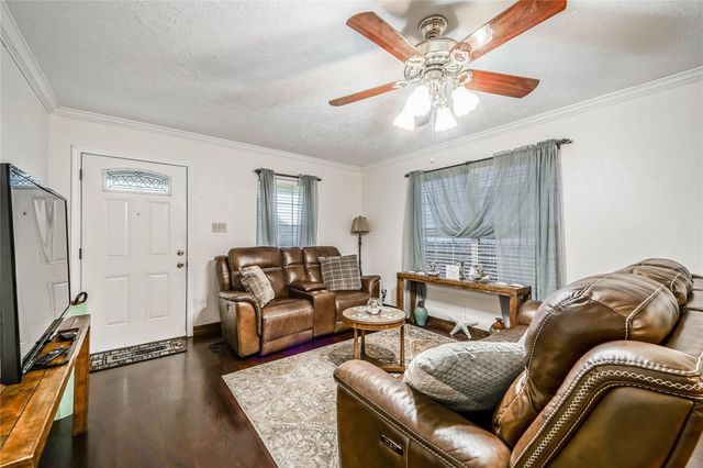 1320 Avenue L, Galveston, TX 77550