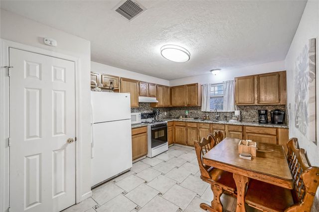 1320 Avenue L, Galveston, TX 77550