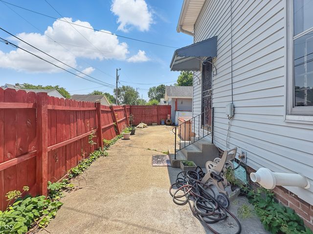 4715 E New York Street, Indianapolis, IN 46201