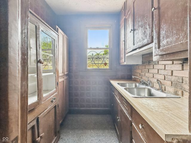 4715 E New York Street, Indianapolis, IN 46201