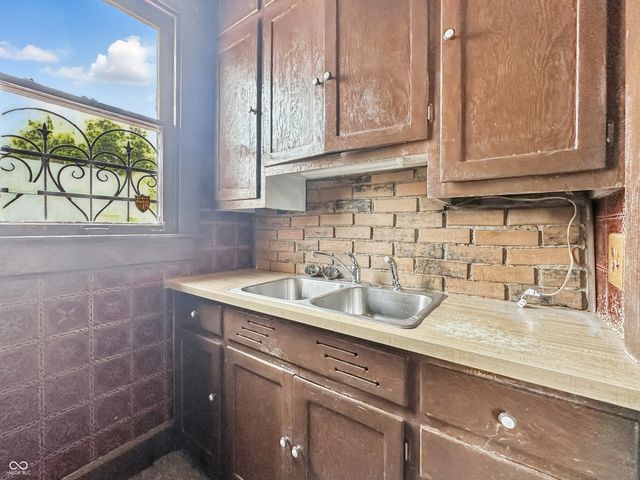 4715 E New York Street, Indianapolis, IN 46201