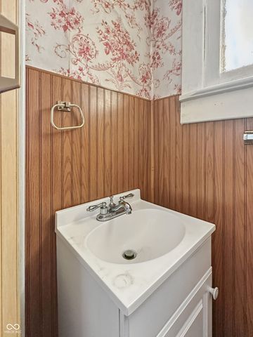 4715 E New York Street, Indianapolis, IN 46201