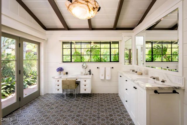 1115 S Oak Knoll Avenue, Pasadena, CA 91106