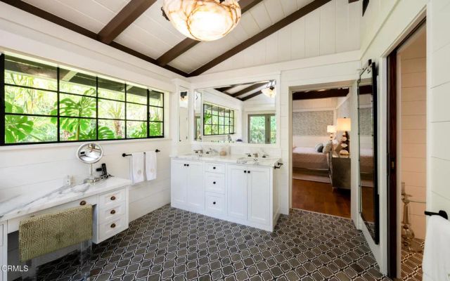1115 S Oak Knoll Avenue, Pasadena, CA 91106