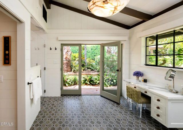 1115 S Oak Knoll Avenue, Pasadena, CA 91106