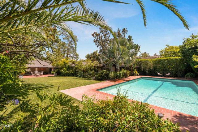1115 S Oak Knoll Avenue, Pasadena, CA 91106