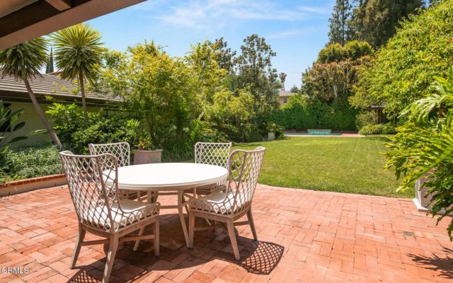 1115 S Oak Knoll Avenue, Pasadena, CA 91106
