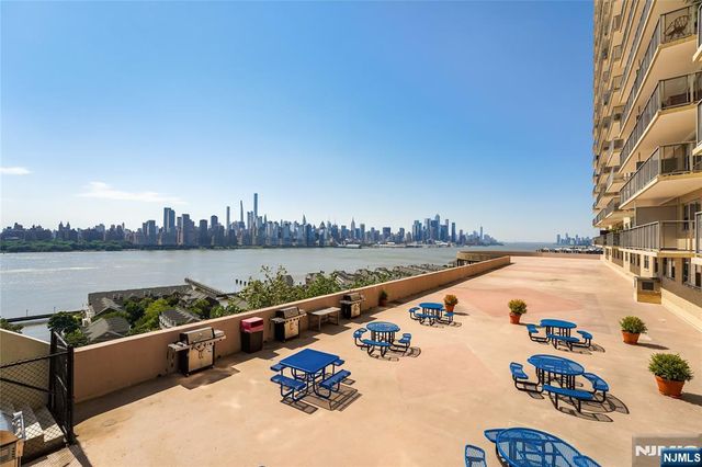 6600 Boulevard East AD, West New York, NJ 07093